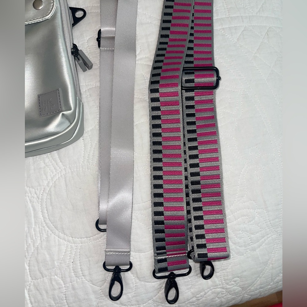 IHKWIP XL EVERYDAY ESSENTIALS CROSSBODY WITH TWO STRAPS METALLIC SILVER - Picture 8 of 12